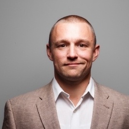 NR_headshot_0316_cropped.jpg